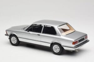 BMW 320 E21 Sidabrinis Minichamps 1:18 107024200 Derva - nuotrauka 5 iš 6
