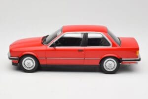BMW 323i E21 Raudonas Minichamps 1:18 155026000 Metalas - nuotrauka 3 iš 6