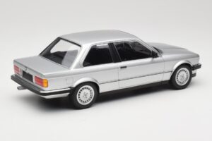 BMW 323i E21 Sidabrinis Minichamps 1:18 155026001 Metalas - nuotrauka 2 iš 6
