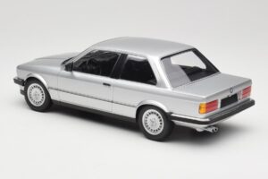 BMW 323i E21 Sidabrinis Minichamps 1:18 155026001 Metalas - nuotrauka 5 iš 6