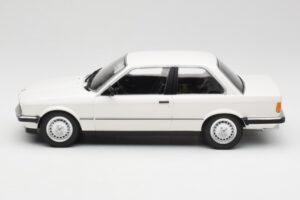 BMW 323i E21 Baltas Minichamps 1:18 155026005 Metalas - nuotrauka 3 iš 6
