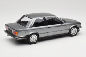 BMW 323i E30 Grey Metallic Minichamps 1:18 155026006 Metalas - nuotrauka 2 iš 6