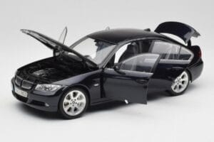 BMW 330i E46 Juodas Kyosho 1:18 08731RB Metalas - nuotrauka 2 iš 8