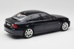 BMW 330i E46 Juodas Kyosho 1:18 08731RB Metalas - nuotrauka 3 iš 8