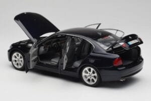 BMW 330i E46 Juodas Kyosho 1:18 08731RB Metalas - nuotrauka 5 iš 8