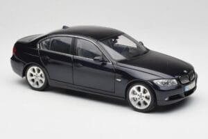 BMW 330i E46 Juodas Kyosho 1:18 08731RB Metalas - nuotrauka 6 iš 8