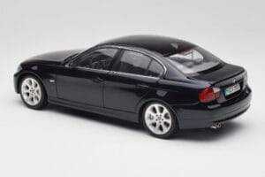 BMW 330i E46 Juodas Kyosho 1:18 08731RB Metalas - nuotrauka 7 iš 8