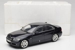 BMW 330i E46 Juodas Kyosho 1:18 08731RB Metalas - nuotrauka 8 iš 8