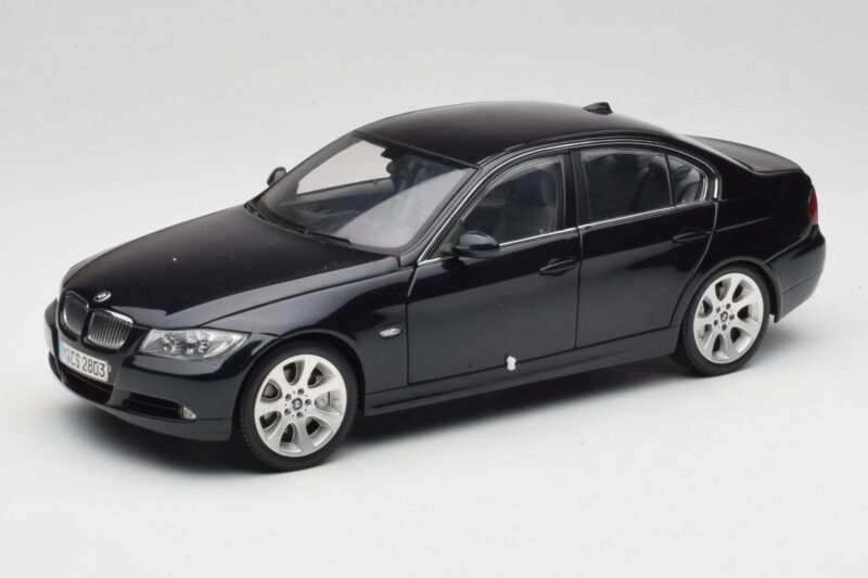 BMW 330i E46 Juodas Kyosho 1:18 08731RB Metalas