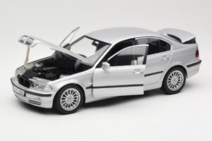 BMW 330i E46 Sidabrinis UT 1:18 80430302328 Metalas - nuotrauka 2 iš 8
