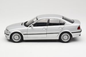 BMW 330i E46 Sidabrinis UT 1:18 80430302328 Metalas - nuotrauka 4 iš 8