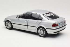 BMW 330i E46 Sidabrinis UT 1:18 80430302328 Metalas - nuotrauka 7 iš 8