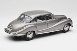 BMW 502 2.6 Luxus Silver Beige Metallic AUTOart 1:18 70591 Metalas - nuotrauka 3 iš 8