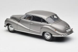 BMW 502 2.6 Luxus Silver Beige Metallic AUTOart 1:18 70591 Metalas - nuotrauka 7 iš 8