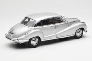 BMW 502 2.6 Luxus Super Sidabrinis AUTOart 1:18 70593 Metalas - nuotrauka 3 iš 8