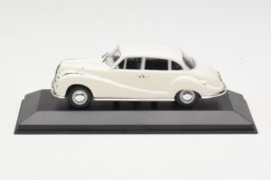BMW 502 V8 Baltas Minichamps 1:43 430022400 Metalas