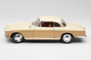 BMW 503 Smėlinė Revell 1:18 8832 Metalas - nuotrauka 4 iš 8