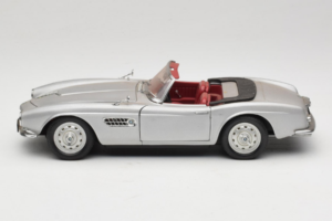 BMW 507 Kabrioletas Sidabrinis Revell 1:18 8829 Metalas - nuotrauka 4 iš 8