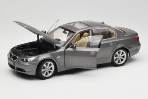 BMW 530i E60 Grey Metallic Revell 1:18 08841 Metalas - nuotrauka 2 iš 8