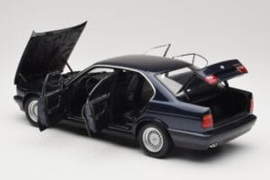 BMW 535i E34 Blue Metallic Minichamps 1:18 100024004 Metalas - nuotrauka 5 iš 8