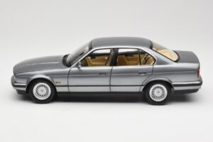 BMW 535i E34 Pilkas Metallic Minichamps 1:18 100024008 Metalas - nuotrauka 4 iš 8