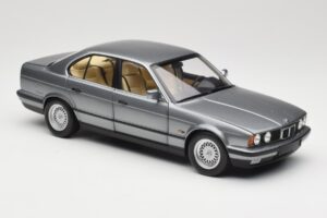 BMW 535i E34 Pilkas Metallic Minichamps 1:18 100024008 Metalas - nuotrauka 6 iš 8