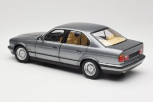 BMW 535i E34 Pilkas Metallic Minichamps 1:18 100024008 Metalas - nuotrauka 7 iš 8