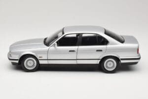 BMW 535i E34 Sidabrinis Minichamps 1:18 100024005 Metalas - nuotrauka 4 iš 8