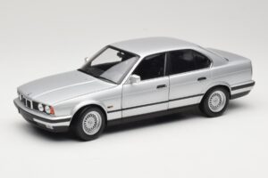 BMW 535i E34 Sidabrinis Minichamps 1:18 100024005 Metalas