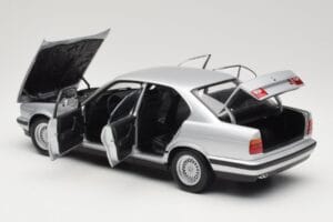 BMW 535i E34 Sidabrinis Minichamps 1:18 100024005 Metalas - nuotrauka 5 iš 8
