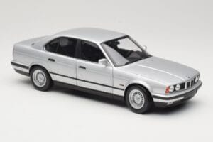 BMW 535i E34 Sidabrinis Minichamps 1:18 100024005 Metalas - nuotrauka 6 iš 8