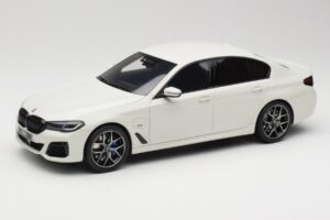 BMW 545e xDrive M-Sport G30 Baltas GT Spirit 1:18 GT496 Derva
