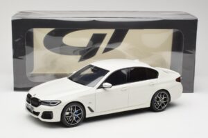 BMW 545e xDrive M-Sport G30 Baltas GT Spirit 1:18 GT496 Derva - nuotrauka 6 iš 6
