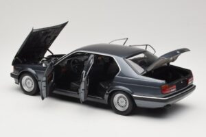 BMW 730i E32 Grey Metallic Minichamps 1:18 100023005 Metalas - nuotrauka 5 iš 8