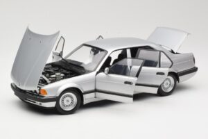 BMW 730i E32 Sidabrinis Minichamps 1:18 100023000 Metalas - nuotrauka 2 iš 8