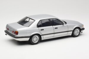 BMW 730i E32 Sidabrinis Minichamps 1:18 100023000 Metalas - nuotrauka 3 iš 8