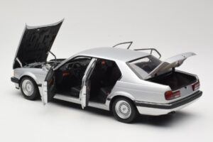 BMW 730i E32 Sidabrinis Minichamps 1:18 100023000 Metalas - nuotrauka 5 iš 8