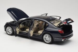 BMW 750Li F02 Imperial Blue Paragon 1:18 80432405586 Metalas - nuotrauka 5 iš 8