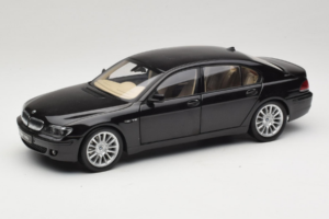 BMW 760Li E66 Individual Juodas Kyosho 1:18 08573RB Metalas