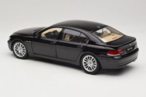 BMW 760Li E66 Individual Juodas Kyosho 1:18 08573RB Metalas - nuotrauka 7 iš 8