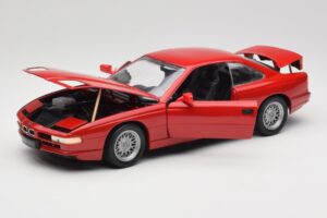 BMW 850Ci E31 Brilliant Red Revell 1:18 8827 Metalas - nuotrauka 2 iš 8