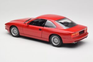 BMW 850Ci E31 Brilliant Red Revell 1:18 8827 Metalas - nuotrauka 7 iš 8