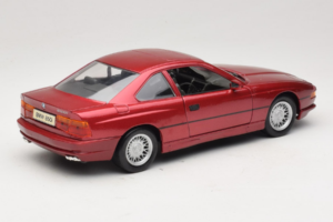 BMW 850i E31 Raudonas Tchibo 1:18 36157 Metalas - nuotrauka 3 iš 8