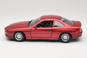BMW 850i E31 Raudonas Tchibo 1:18 36157 Metalas - nuotrauka 4 iš 8