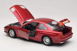 BMW 850i E31 Raudonas Tchibo 1:18 36157 Metalas - nuotrauka 5 iš 8