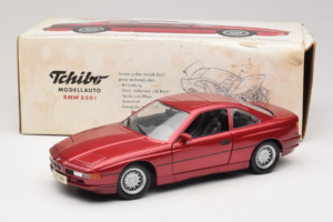 BMW 850i E31 Raudonas Tchibo 1:18 36157 Metalas - nuotrauka 8 iš 8