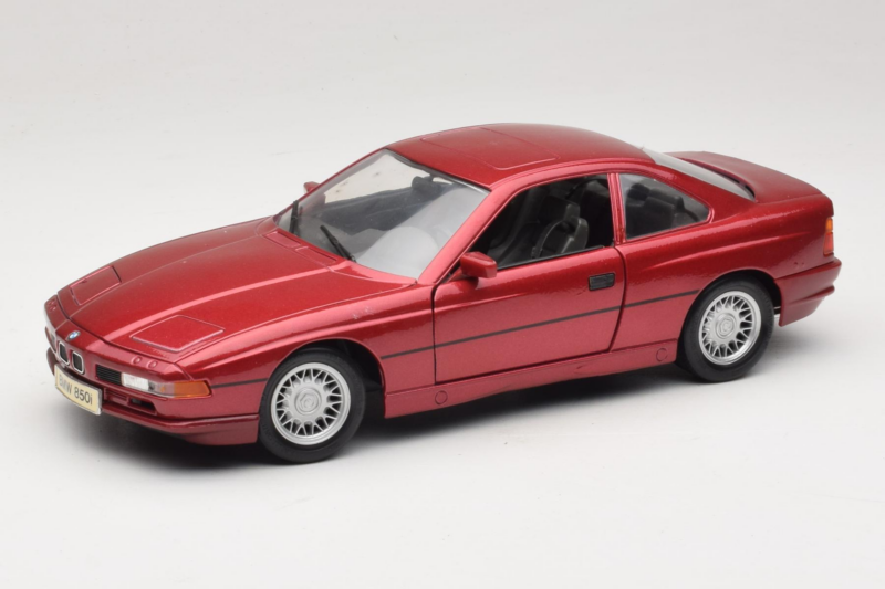 BMW 850i E31 Raudonas Tchibo 1:18 36157 Metalas