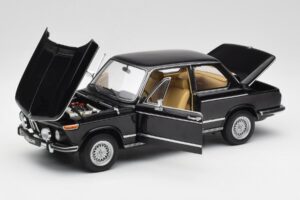 BMW 2002 L E10 Juodas AUTOart 1:18 70603 Metalas - nuotrauka 2 iš 8