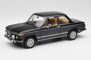 BMW 2002 L E10 Juodas AUTOart 1:18 70603 Metalas