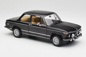 BMW 2002 L E10 Juodas AUTOart 1:18 70603 Metalas - nuotrauka 6 iš 8